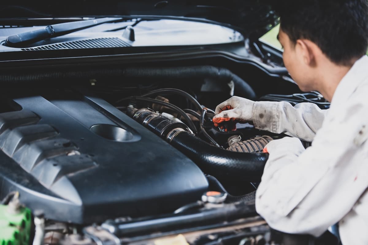 Car AC diagnostics at CarMate Muroor and Musaffah workshops in Abu Dhabi
