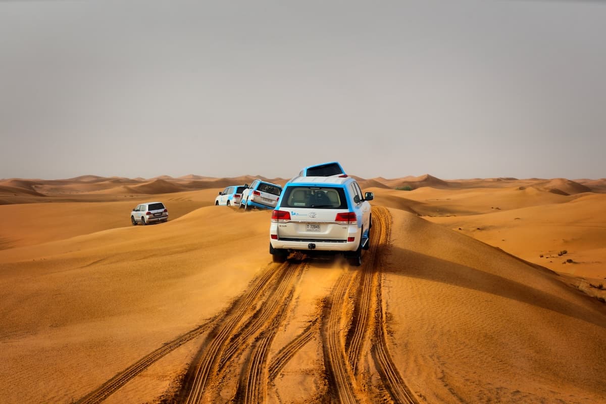 كيف تؤثر صيف الإمارات على سيارتك—وكيف تحميها